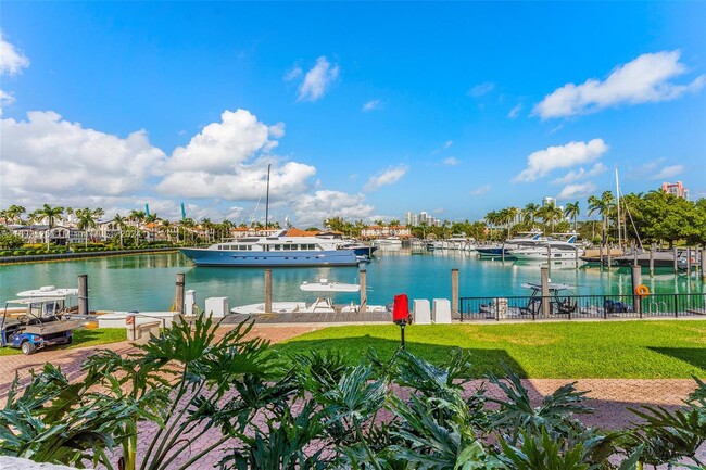 Building Photo - 2511 Fisher Island Dr