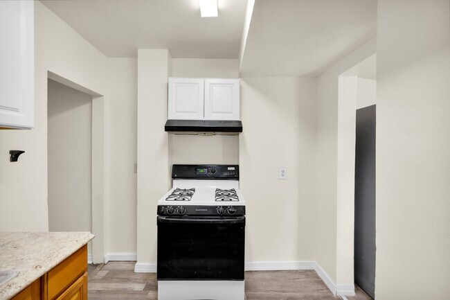 Building Photo - 210 1/2 Peach Street