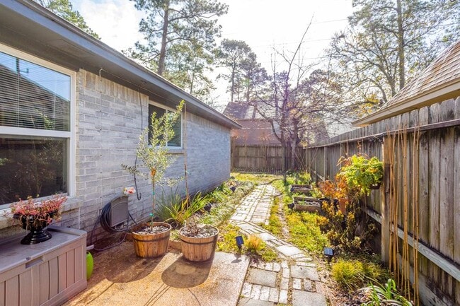 Building Photo - 16014 Sweet Fern St