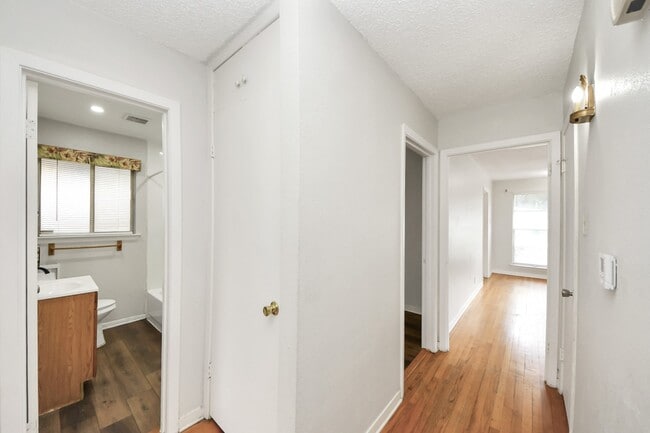 Building Photo - 1324 Bennett Dr