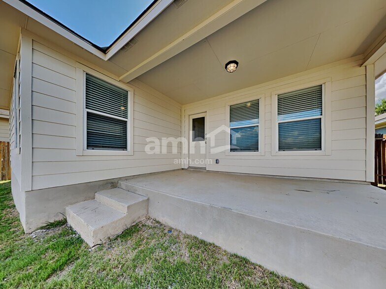 Building Photo - 9926 Sun Ml