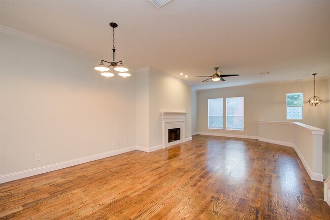 Building Photo - 1733 Tuam St