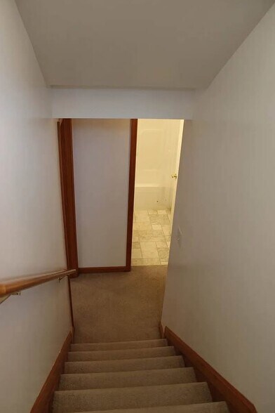 Building Photo - 35 Catalpa Dr