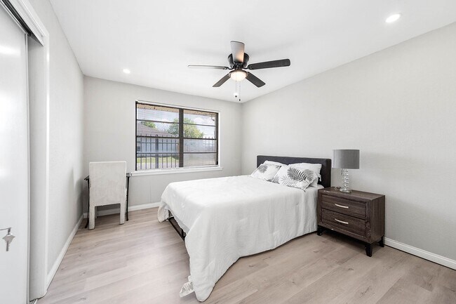 Building Photo - 4356 Phlox St