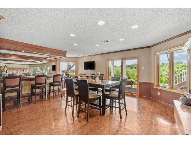 Building Photo - 6210 Deerwood Cir N