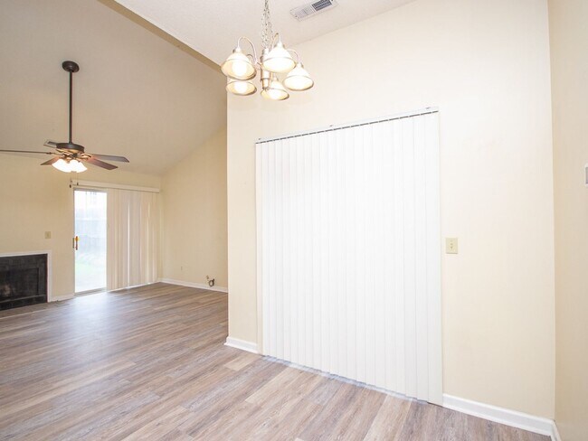 Building Photo - Location...Location....Location in Madison!