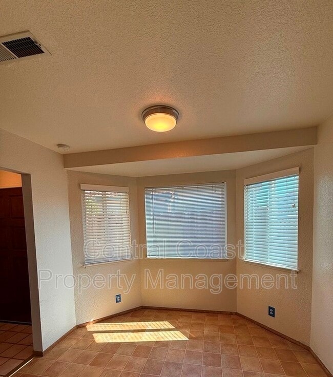 Building Photo - 161 Pebble Pl