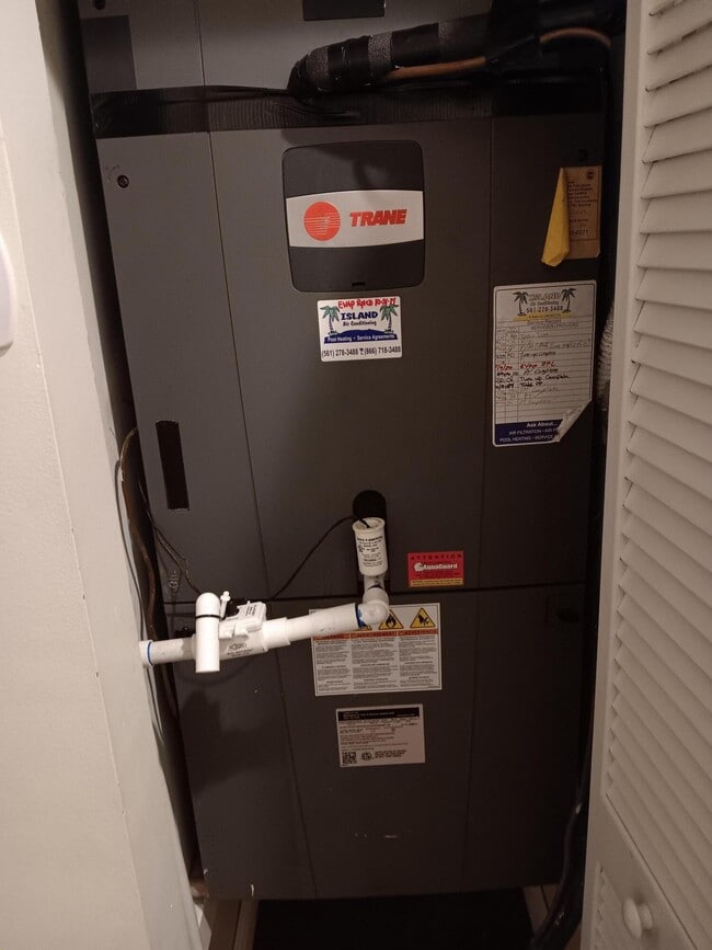 Building Photo - 4983 Pinemore Ln