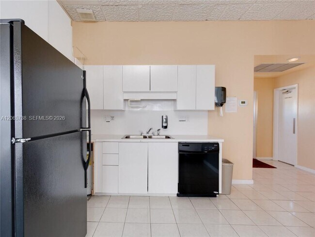 Building Photo - 1370 S Ocean Blvd
