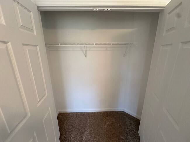 Building Photo - Beautiful 3 bedroom home on over 3/4 acres with huge garage.