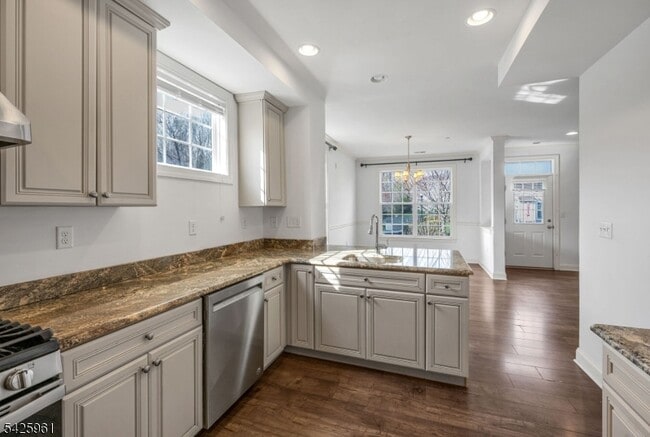 Building Photo - 63 Autumn Way