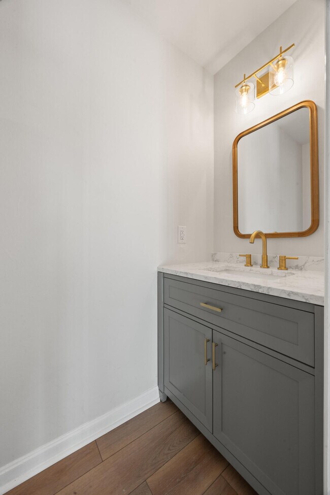 Building Photo - 3368 Montavesta Rd