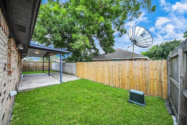 Building Photo - 2318 Hearne Dr