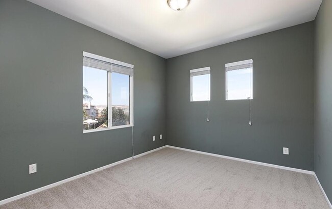 Building Photo - 6313 Avenida De Las Vistas