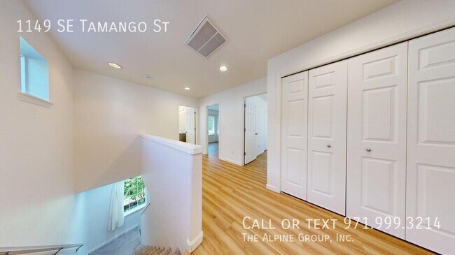 Building Photo - 1149 SE Tamango St