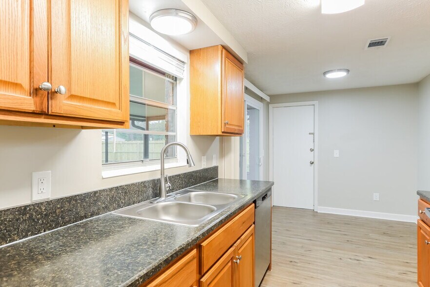 Building Photo - 108 Lester Murray Ln