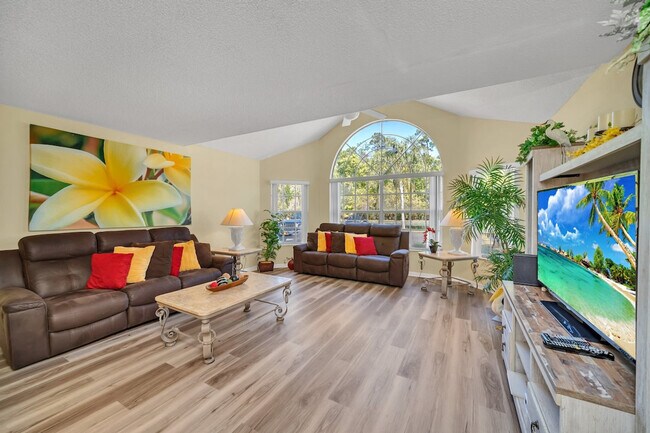 Building Photo - 2014 Royal Bay Blvd