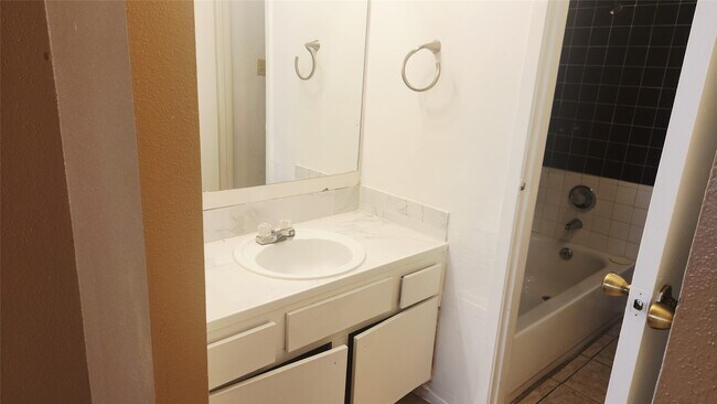 Building Photo - 12511 Ashford Meadow Dr