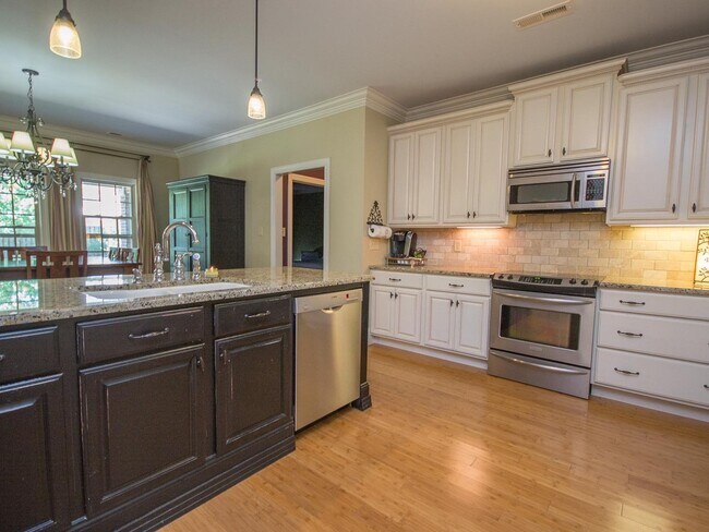 Building Photo - Luxury Living in Canebrake – Spacious, Stylish & Perfectly Located!