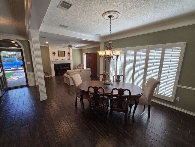 Building Photo - "Discover Spacious Comfort: 3-Bed, 2-Bath Gem on 77th Street (furnished)| Kingsgate