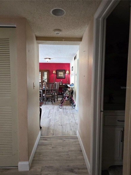 Building Photo - 105 4th Ave NE