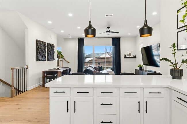 Building Photo - 4905 Avenue J Ave