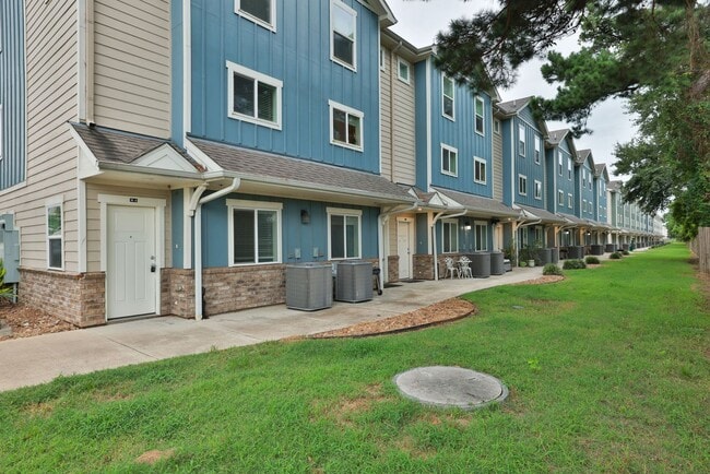 Building Photo - For Lease | 3 Bed, 2.5 Bath | 1,681 Sq Ft ...