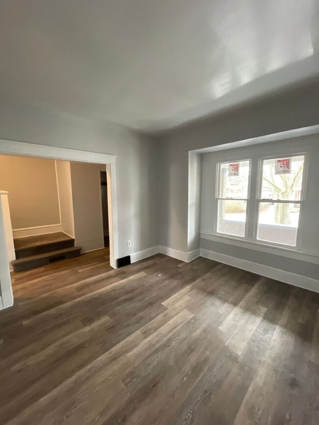 Building Photo - Completely renovated 4 bed 1 bath home near Kennywood Park!