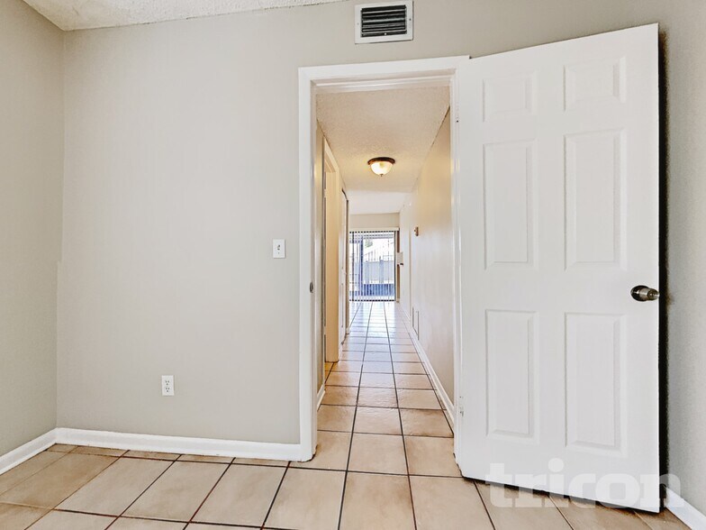 Building Photo - 5008 Dollarway Ct