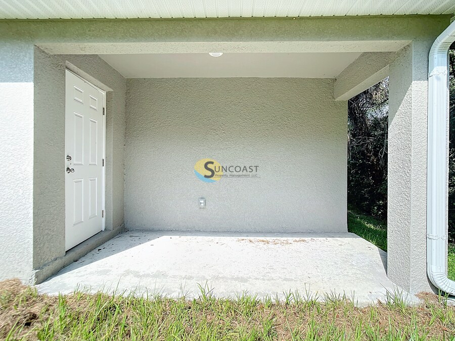 Building Photo - 11048 Reims Ave