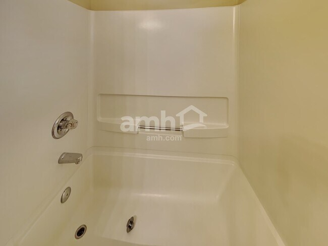 Building Photo - 183 Diamond Ridge Ave