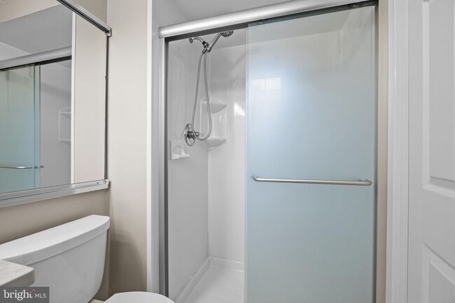 Building Photo - 560B Thrush Ct