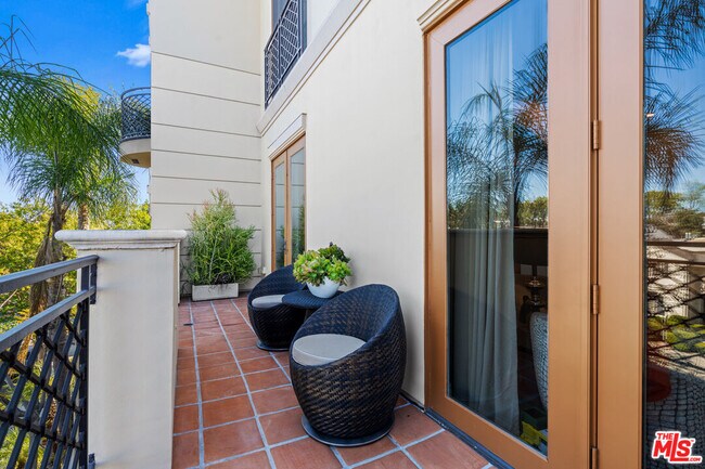 Building Photo - 137 S Spalding Dr