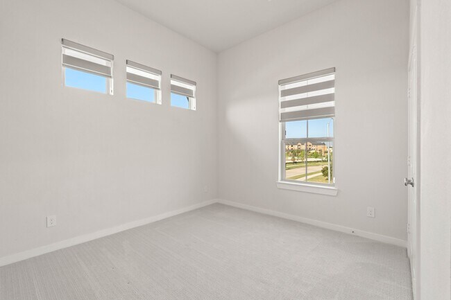 Building Photo - 6579 Scarlet Pond Ln