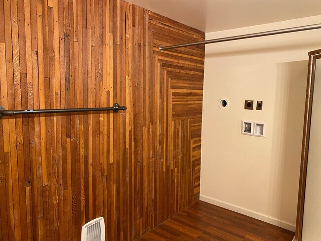 Building Photo - Dawson Apartment