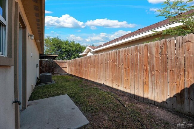 Building Photo - 2613 Larkspur Ave