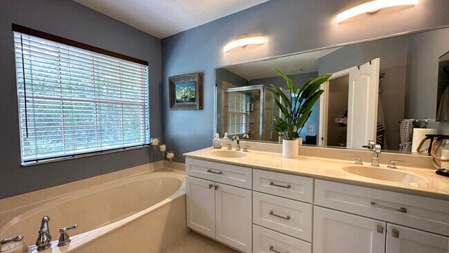 Building Photo - 4702 Cohune Palm Ct