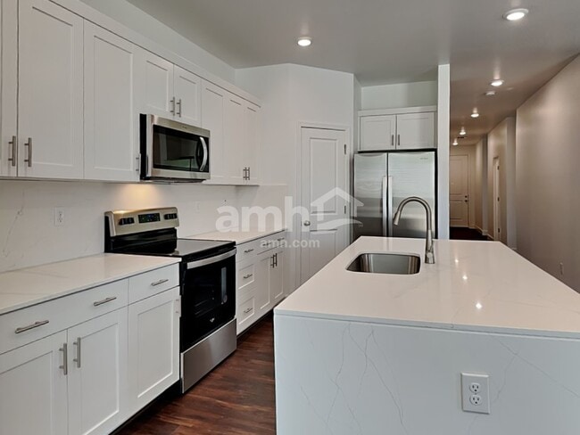 Building Photo - 17166 W Lawrence Ln