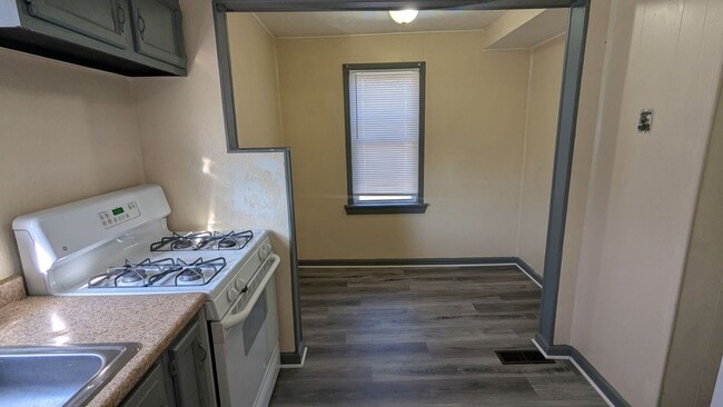 Building Photo - 3-Bedroom, 1-Bathroom Single Family Home for Rent in Akron, Ohio