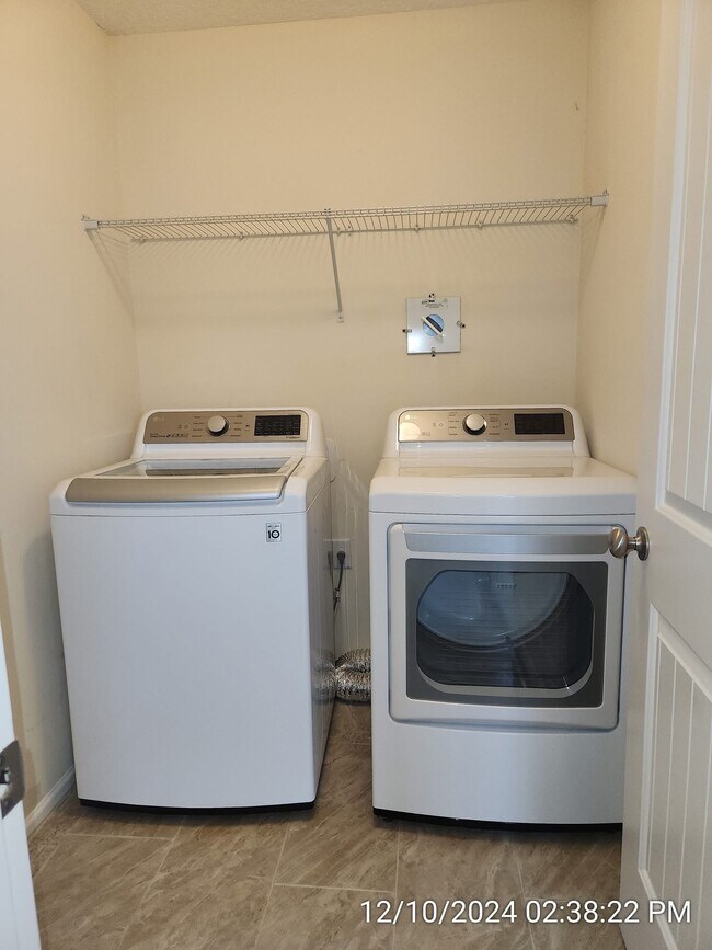 Building Photo - 73 Labrador Ln