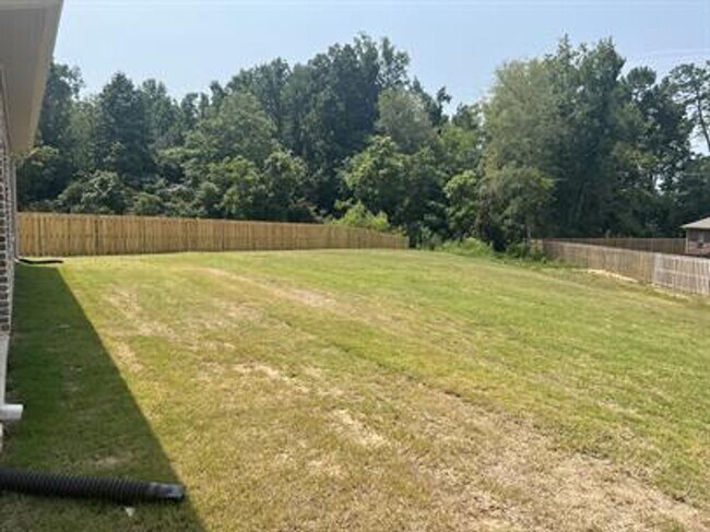 Building Photo - 102 High Leaf Dr