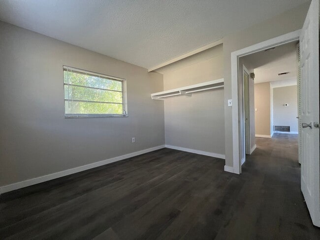 Building Photo - $1,450 ** Annual Lease ** 2 Bedroom / 1 Ba...
