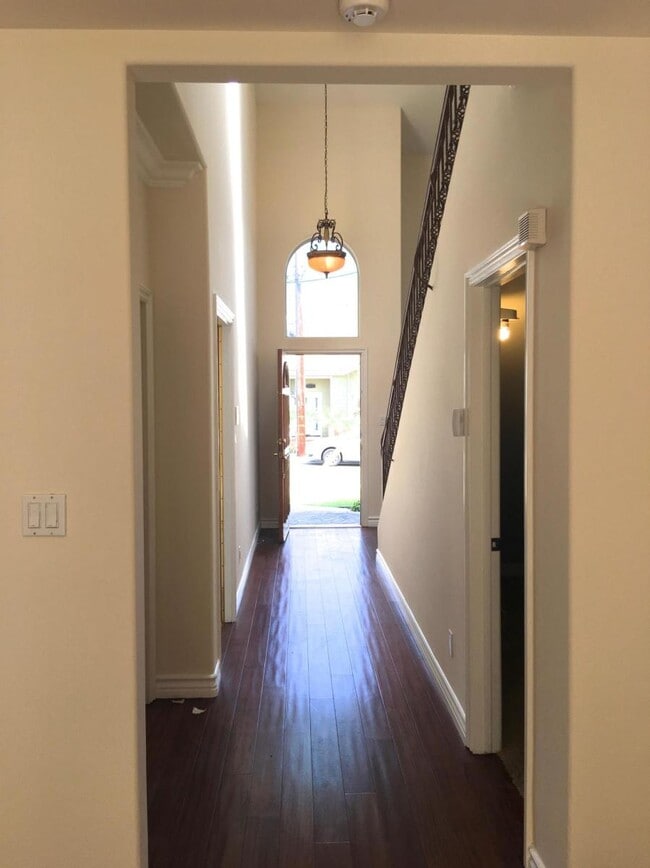 Building Photo - 2022 Plant Ave