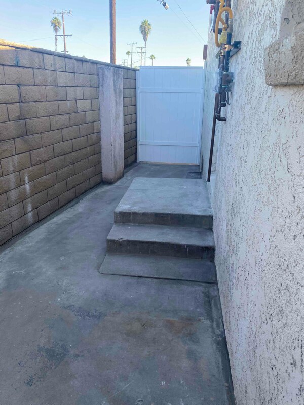 Building Photo - 10900 Lillian Ln