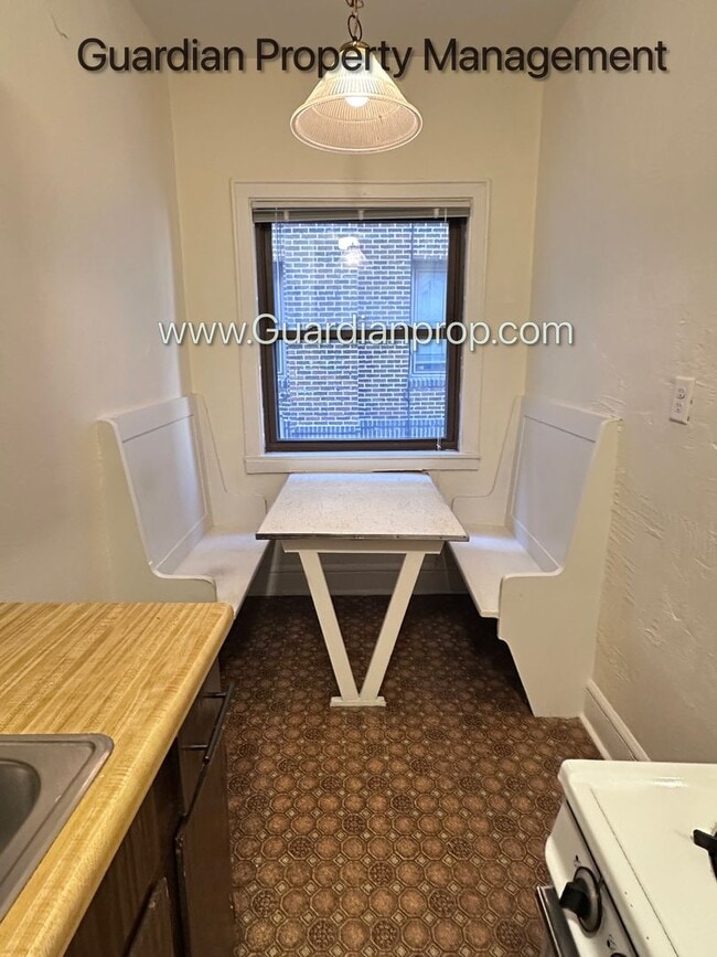 Building Photo - 2nd Floor Corner, Blocks from Bde Maka Ska, Heat Paid, 1 Month Free, Video Walkthrough