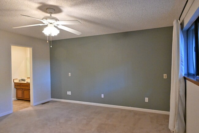 Building Photo - Large 2-bedroom home on private cul-de-sac backs up to Forebay Community Park and the Reservoir!