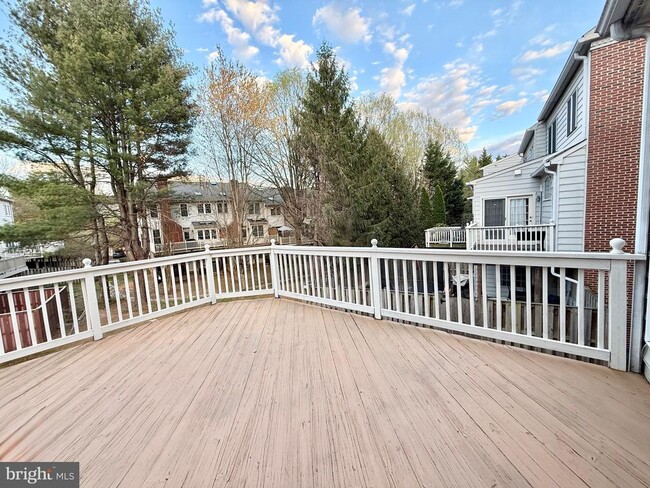 Building Photo - 552 Winding Rose Dr