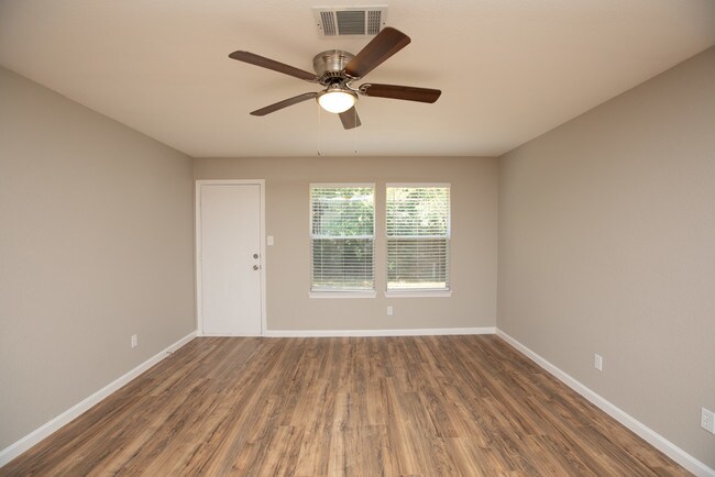 Building Photo - 1612 Sylvia Ln
