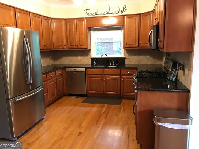 Building Photo - 1031 Simonton Dr