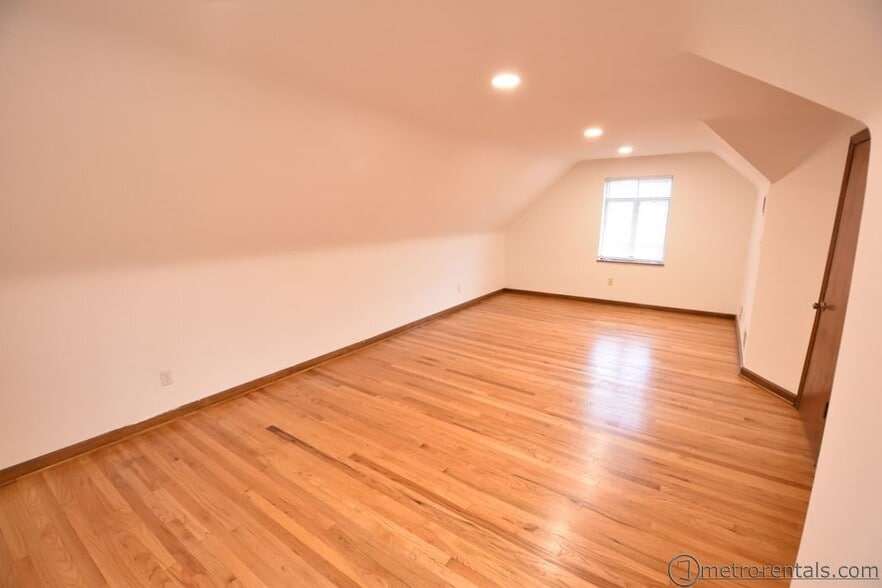 Building Photo - 323 E Livingston Ave